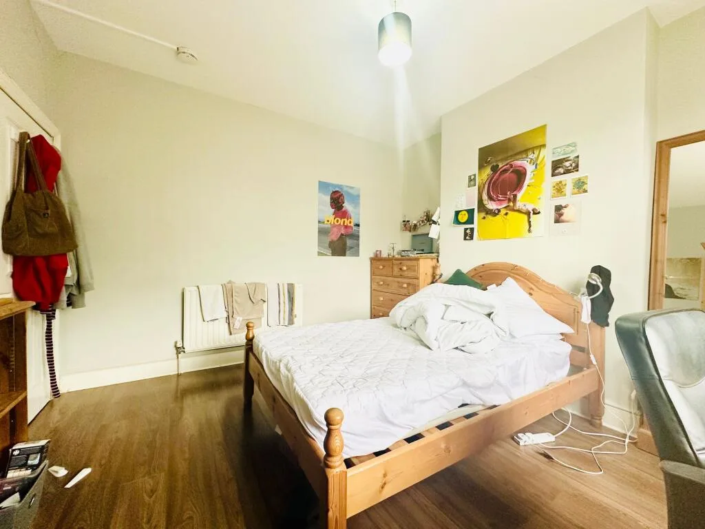 6 bedroom semi-detached house for rent