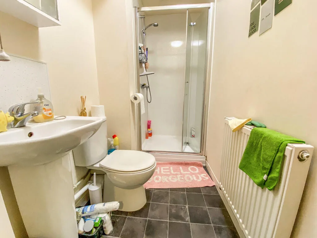 4 bedroom end of terrace house for rent