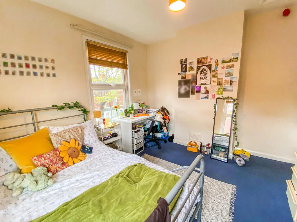 4 bedroom end of terrace house for rent