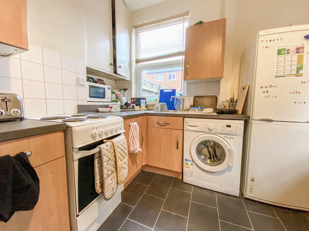 4 bedroom end of terrace house for rent