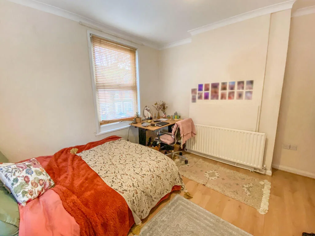 4 bedroom end of terrace house for rent