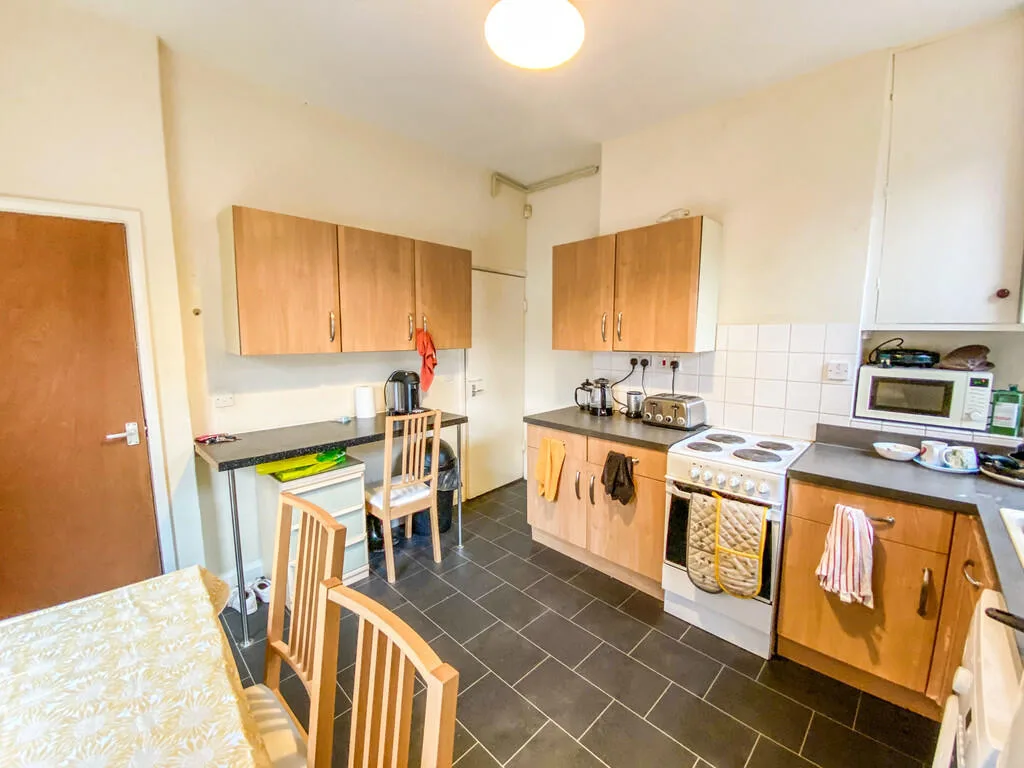 4 bedroom end of terrace house for rent