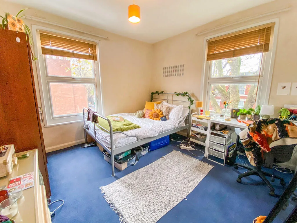 4 bedroom end of terrace house for rent