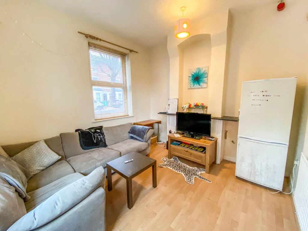 4 bedroom end of terrace house for rent