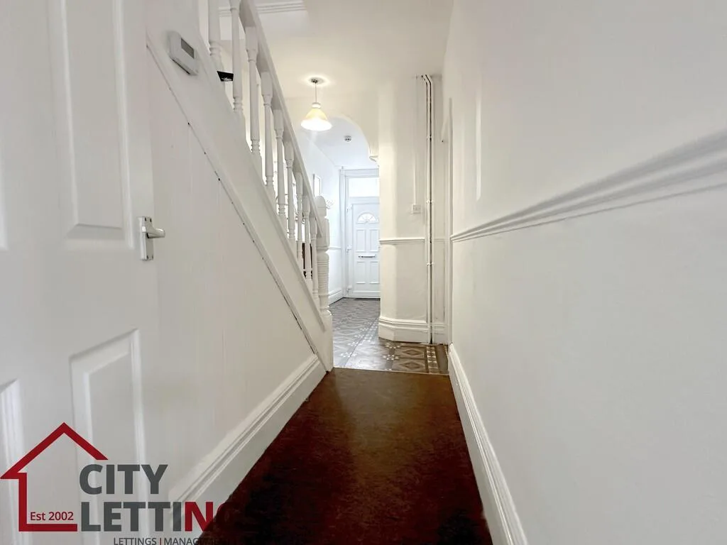5 bedroom semi-detached house for rent
