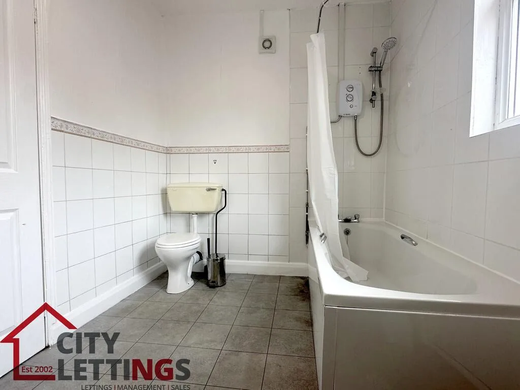 5 bedroom semi-detached house for rent