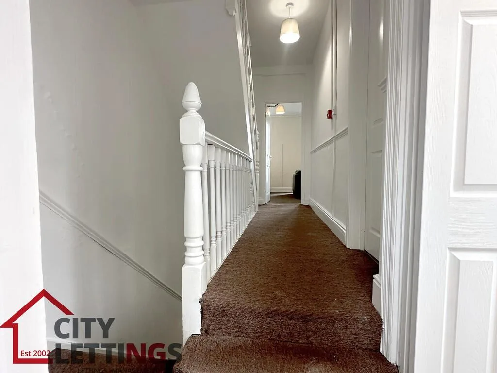 5 bedroom semi-detached house for rent