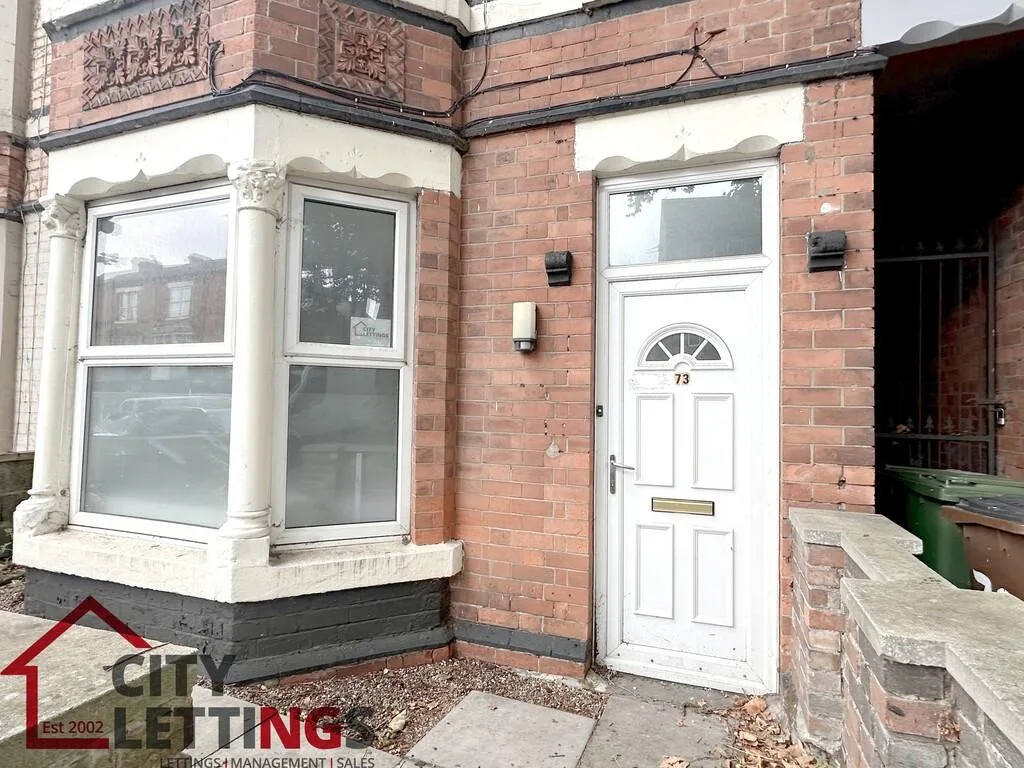 5 bedroom semi-detached house for rent