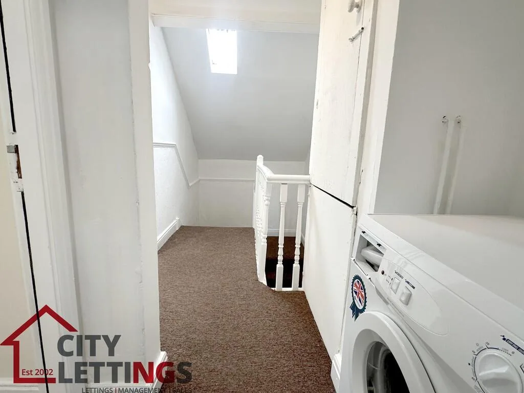 5 bedroom semi-detached house for rent