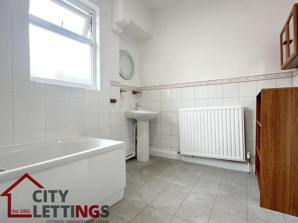 5 bedroom semi-detached house for rent