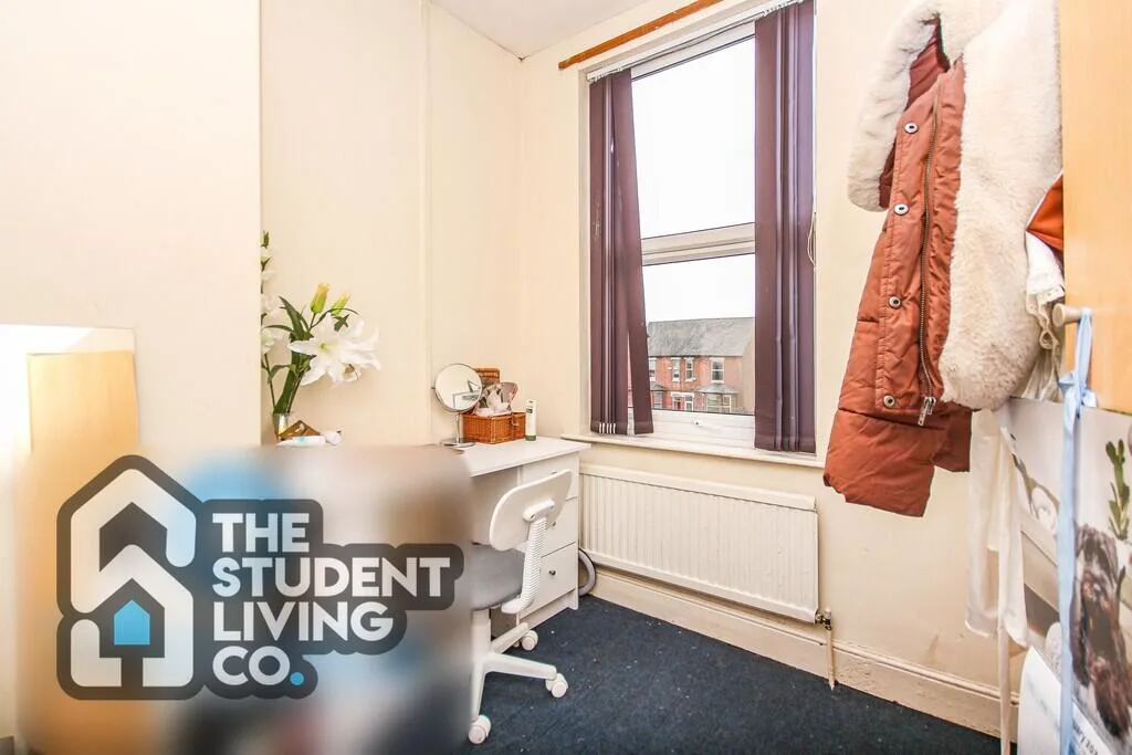 5 bedroom end of terrace house for rent