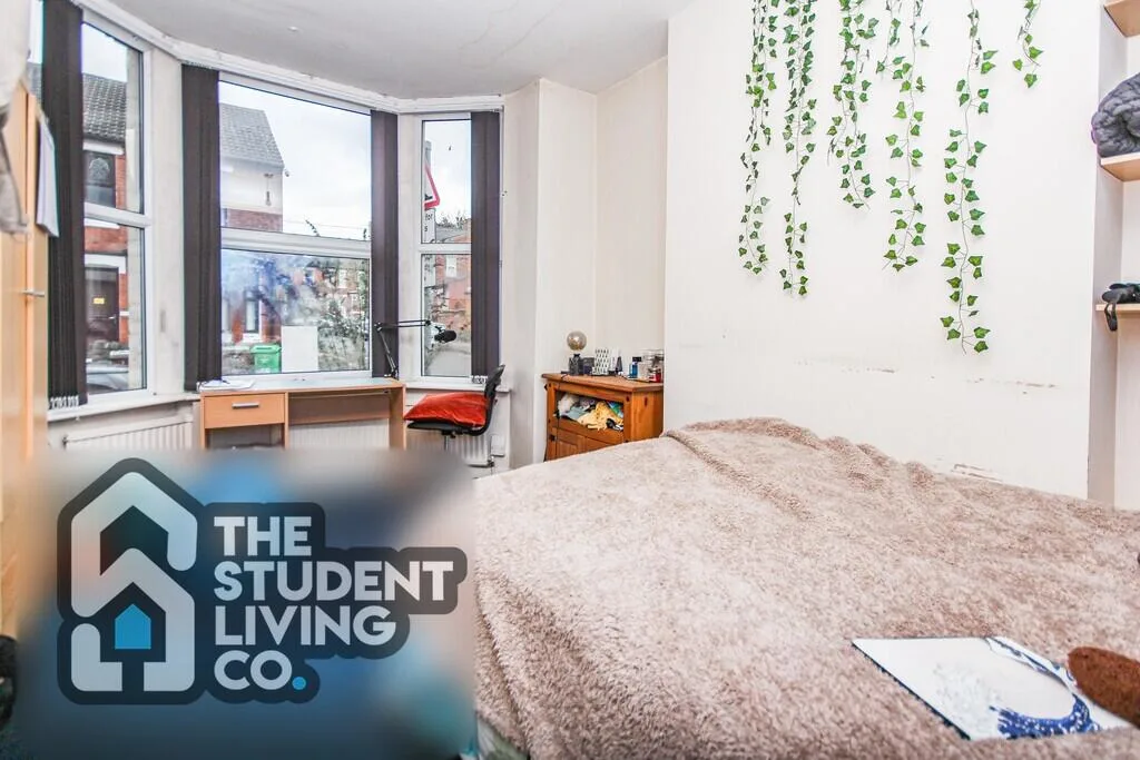 5 bedroom end of terrace house for rent
