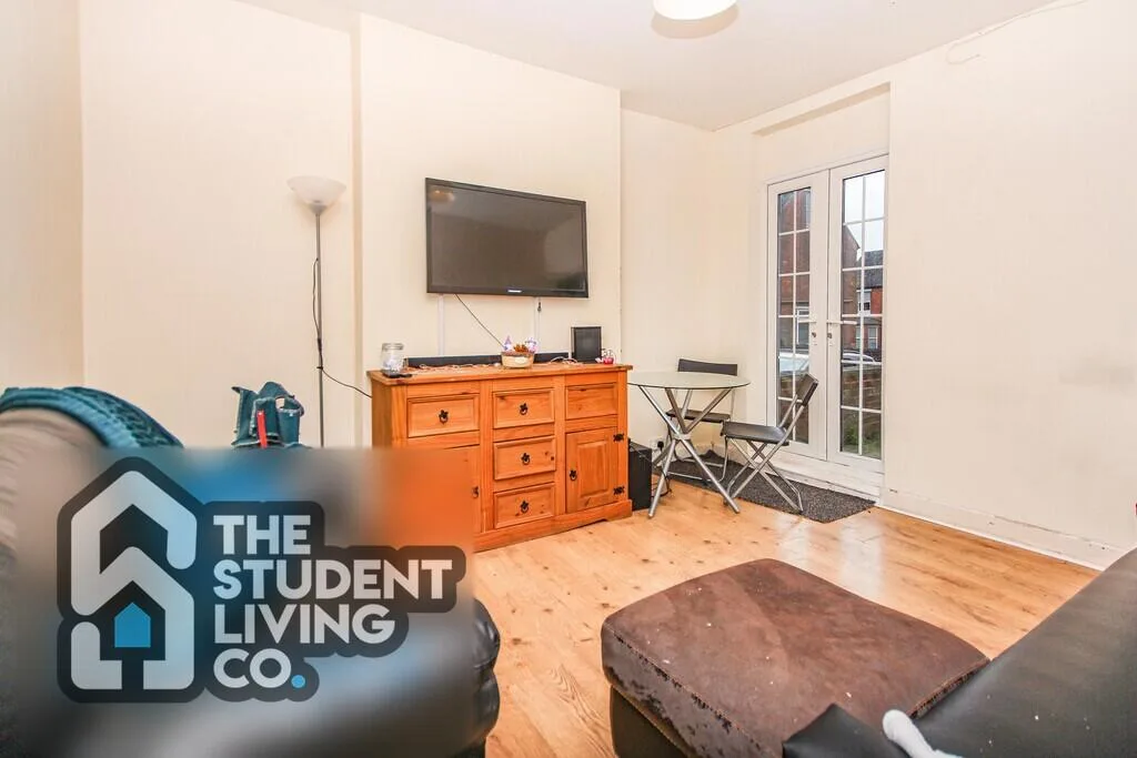 5 bedroom end of terrace house for rent