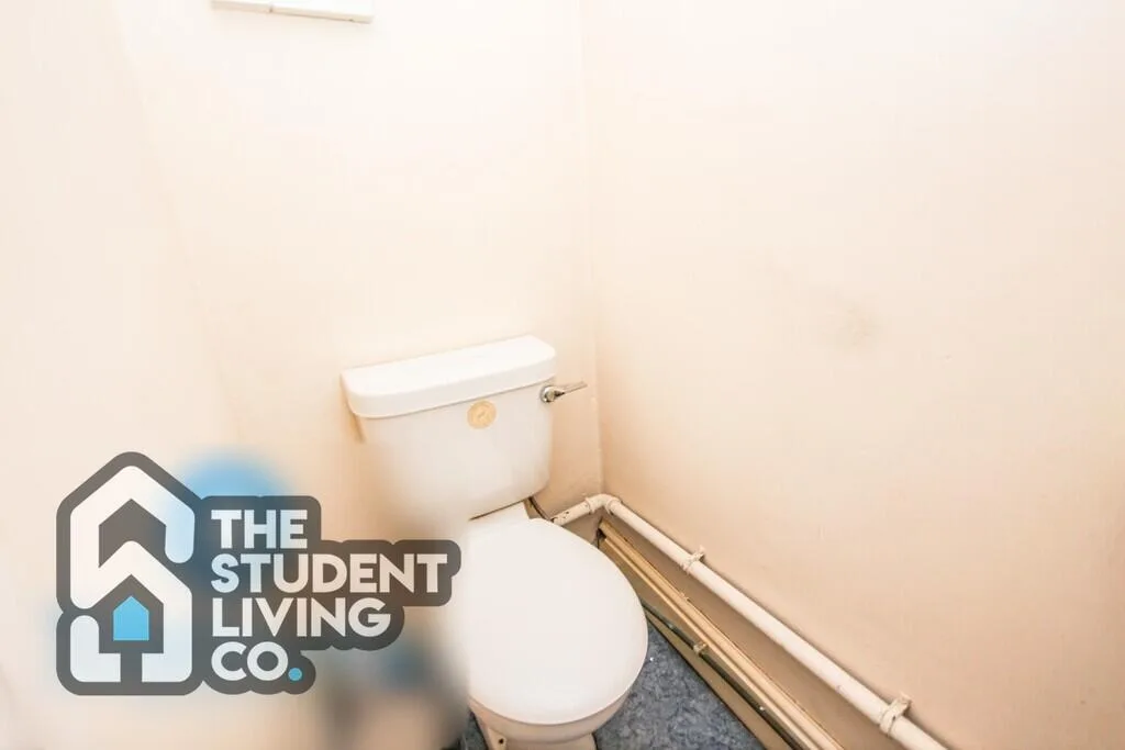 5 bedroom end of terrace house for rent