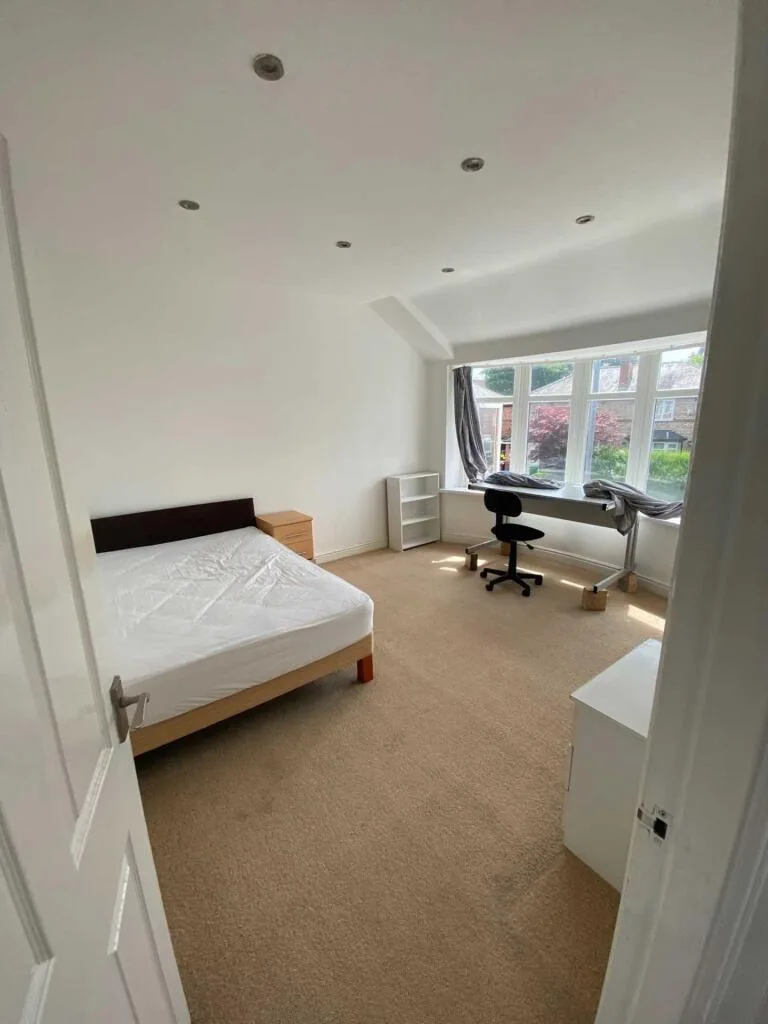 5 bedroom semi-detached house for rent