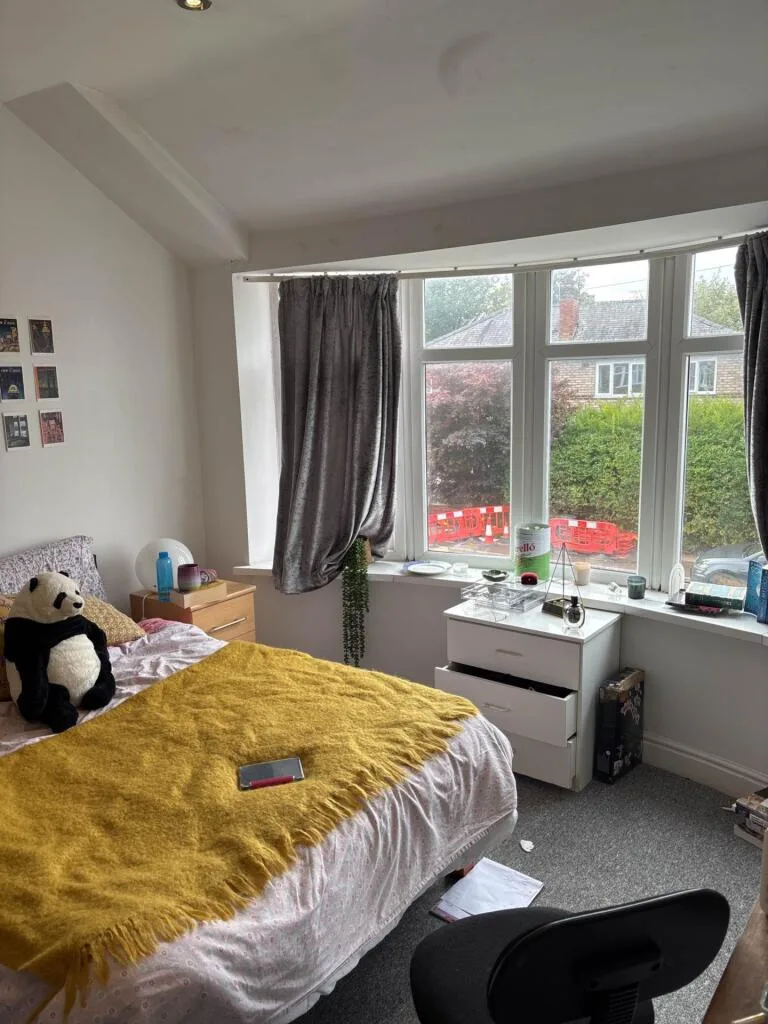 5 bedroom semi-detached house for rent