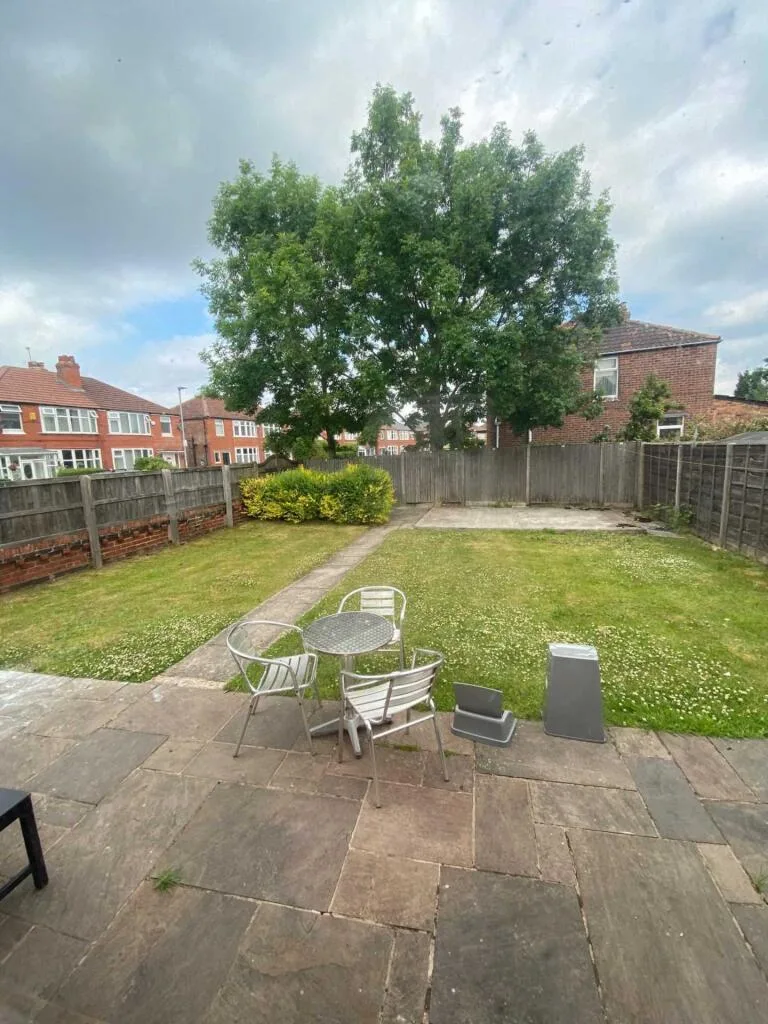 5 bedroom semi-detached house for rent
