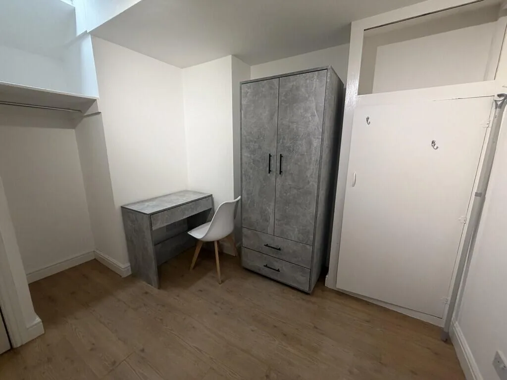 9 bedroom semi-detached house for rent