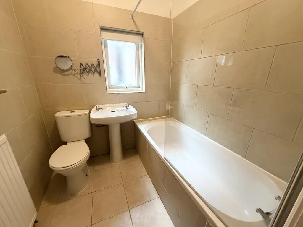 9 bedroom semi-detached house for rent