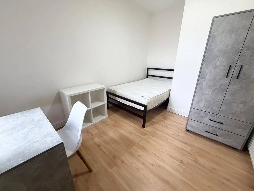9 bedroom semi-detached house for rent