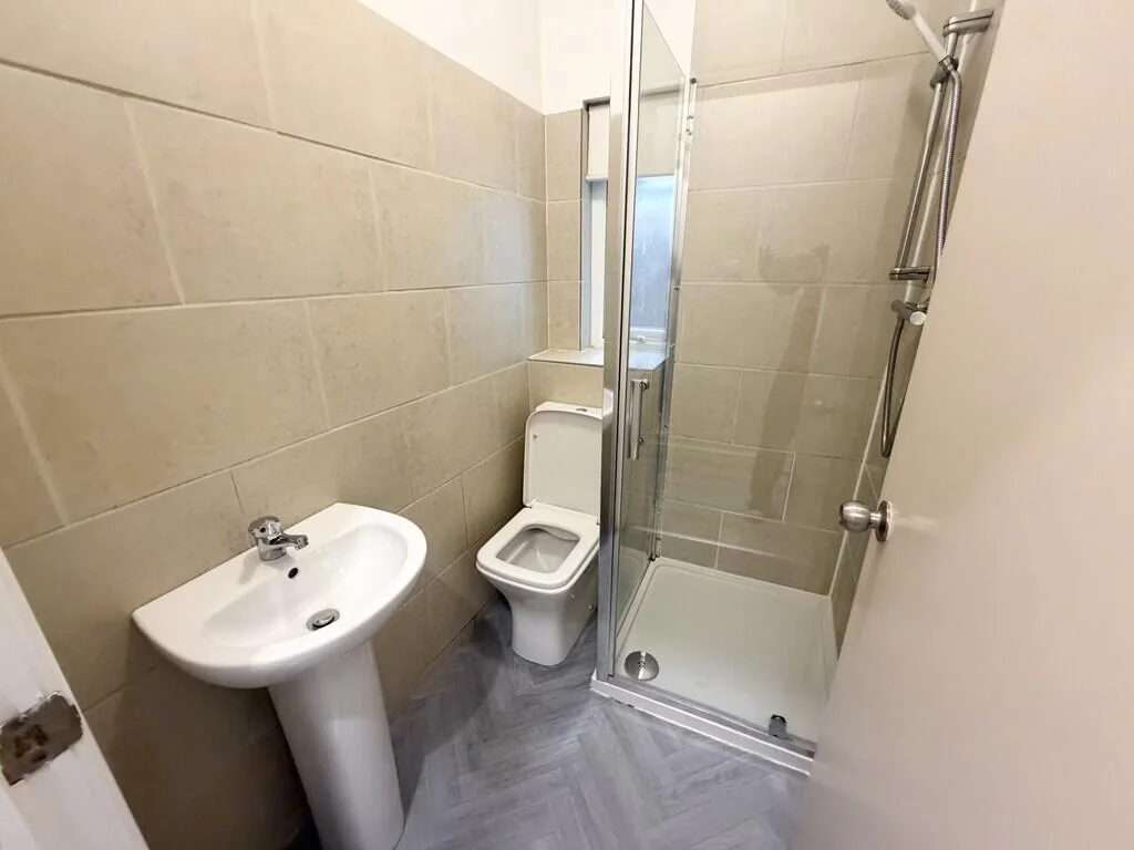 9 bedroom semi-detached house for rent
