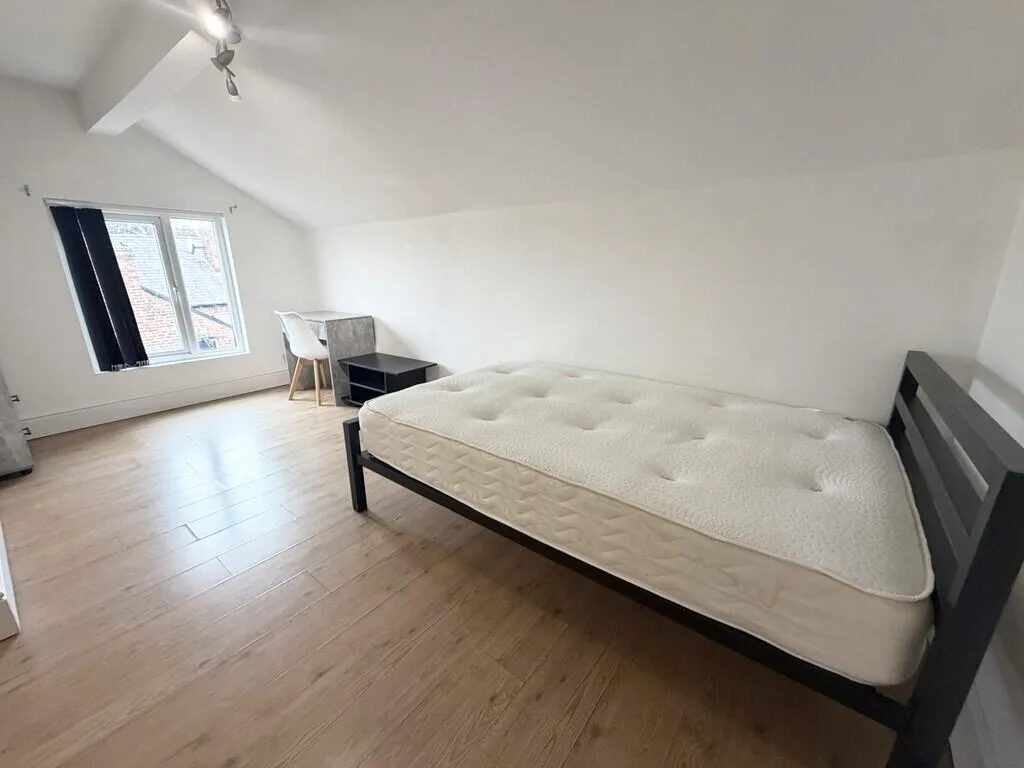 9 bedroom semi-detached house for rent