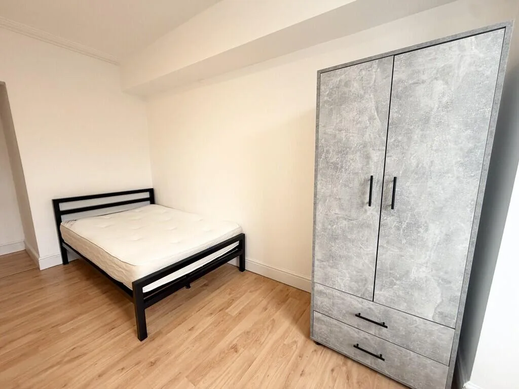 9 bedroom semi-detached house for rent