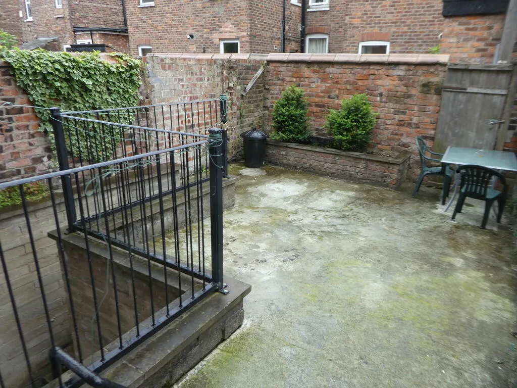 9 bedroom semi-detached house for rent