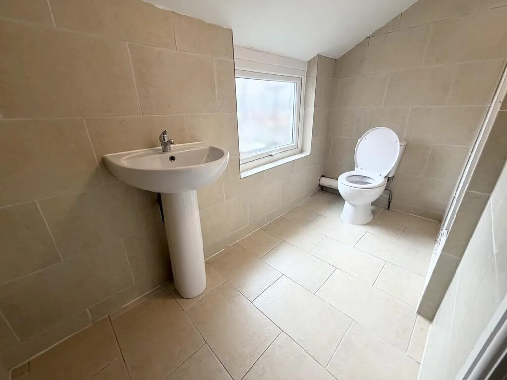9 bedroom semi-detached house for rent
