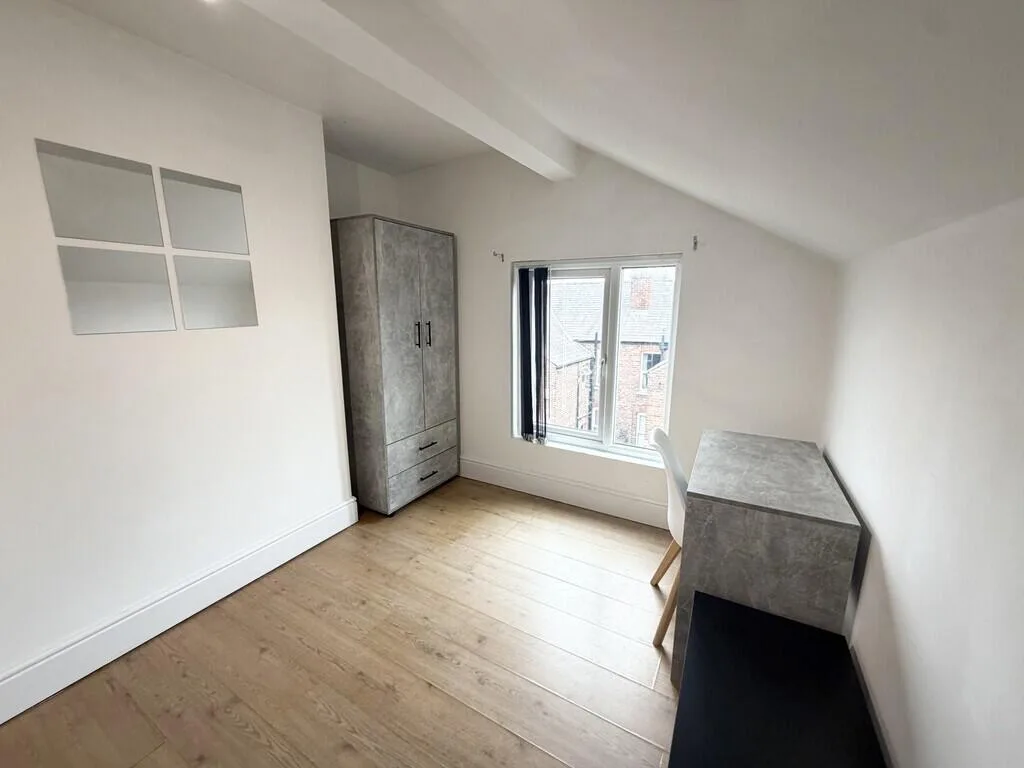 9 bedroom semi-detached house for rent