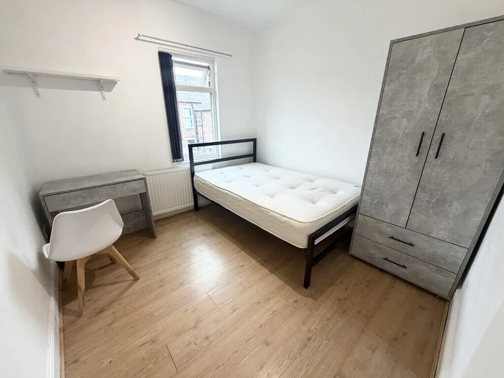 9 bedroom semi-detached house for rent