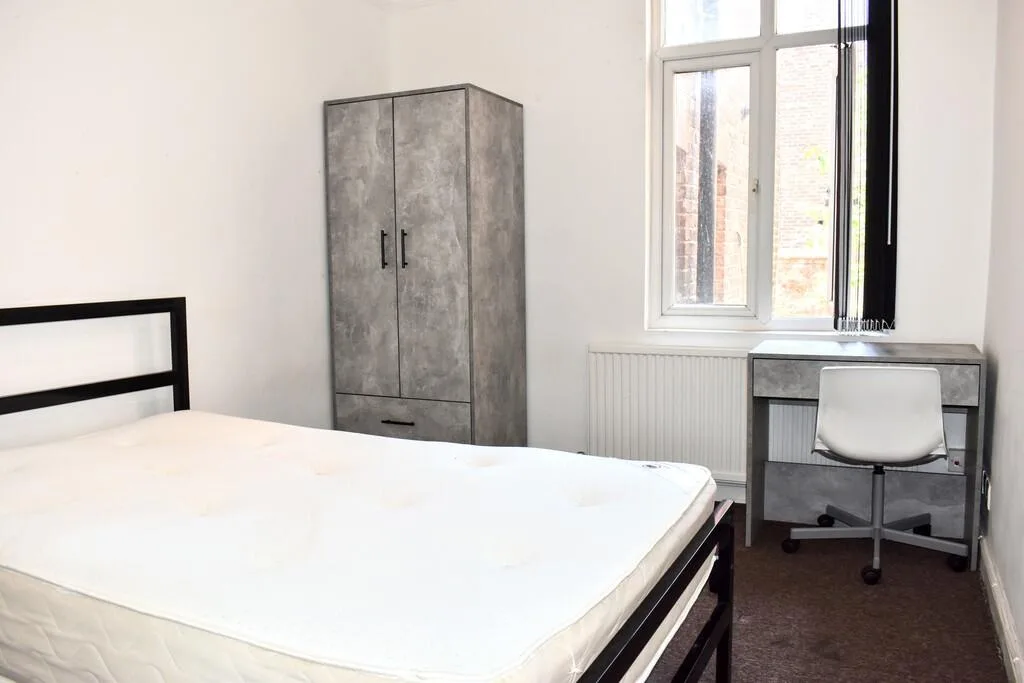 9 bedroom semi-detached house for rent