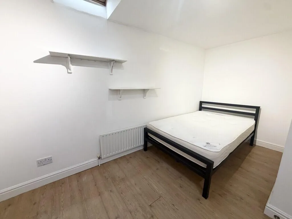 9 bedroom semi-detached house for rent