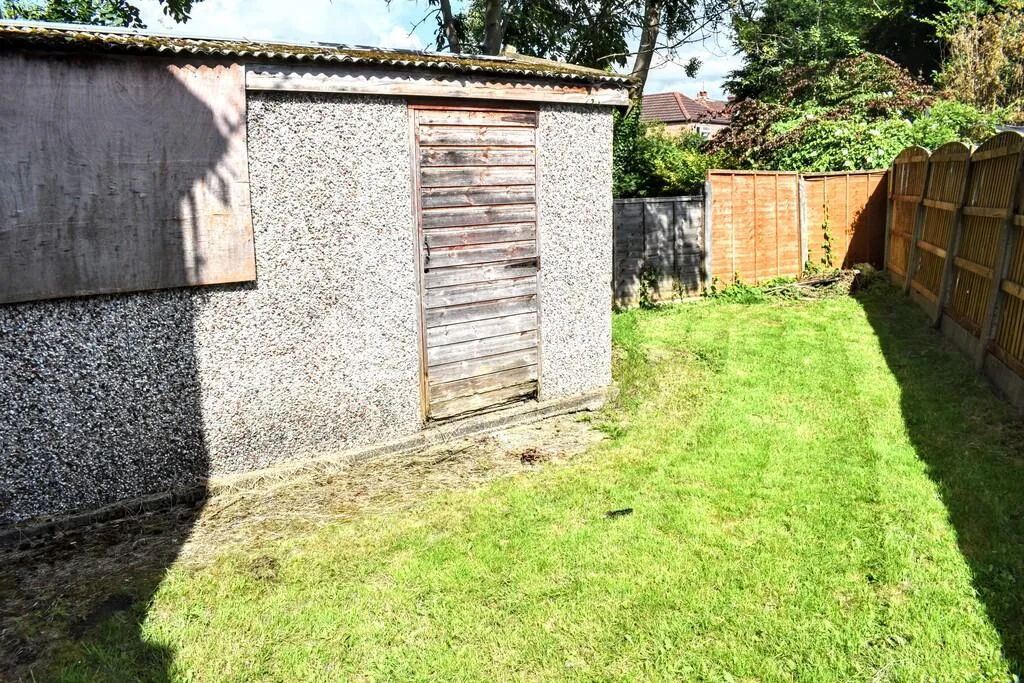 8 bedroom semi-detached house for rent