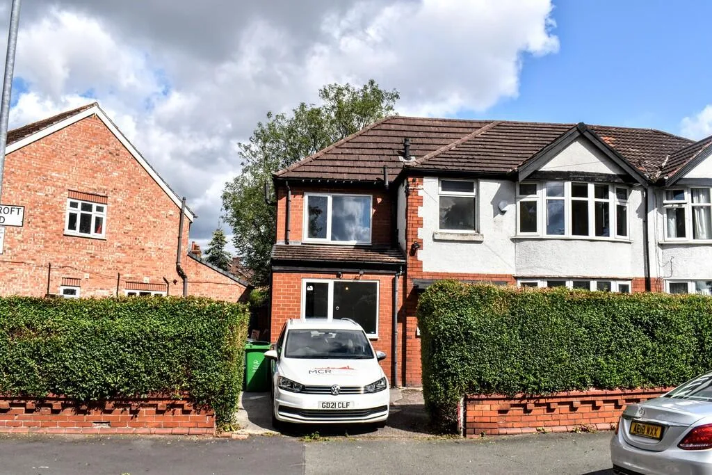 8 bedroom semi-detached house for rent