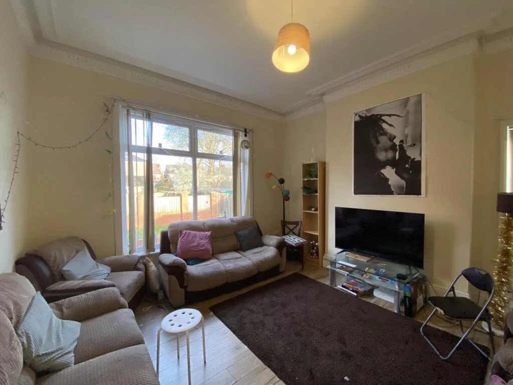 9 bedroom semi-detached house for rent