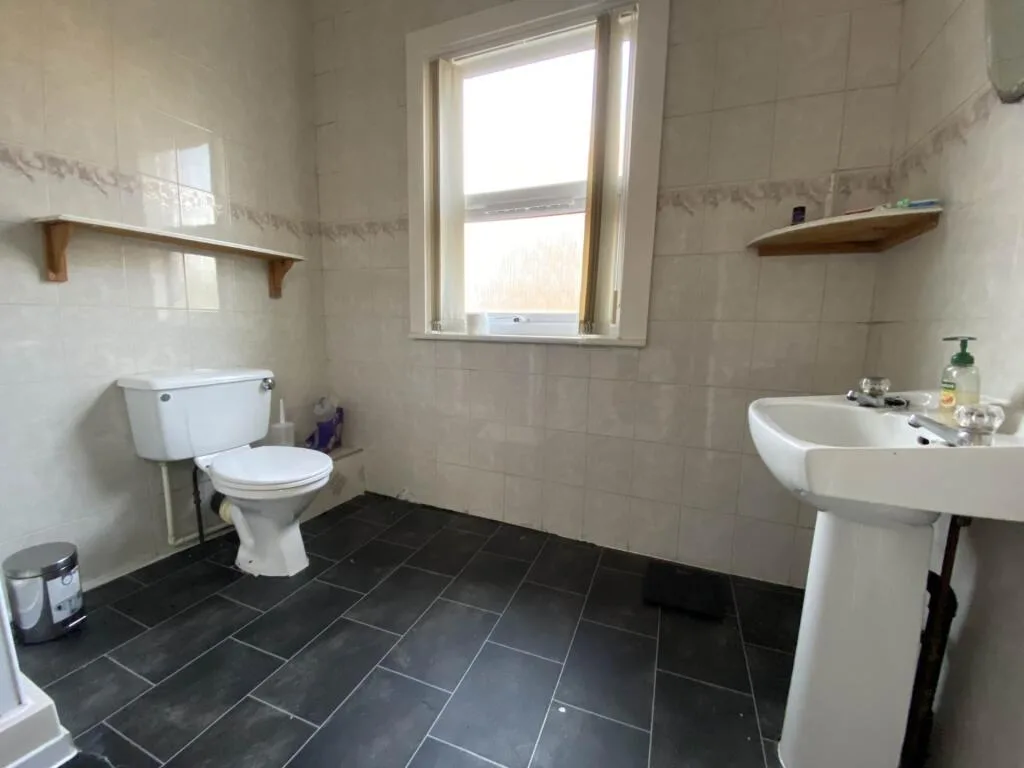 9 bedroom semi-detached house for rent
