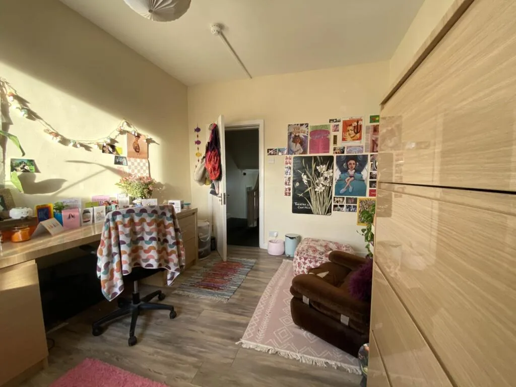 9 bedroom semi-detached house for rent