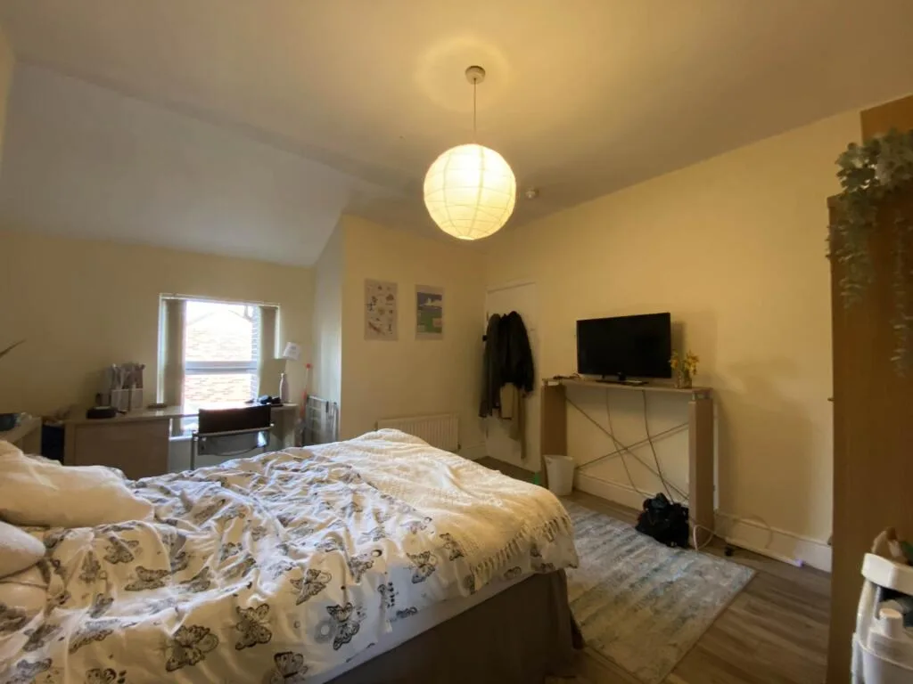 9 bedroom semi-detached house for rent