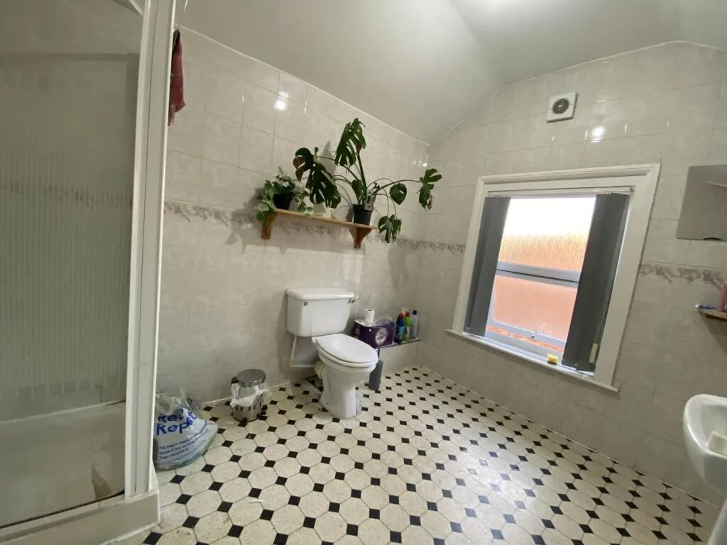 9 bedroom semi-detached house for rent
