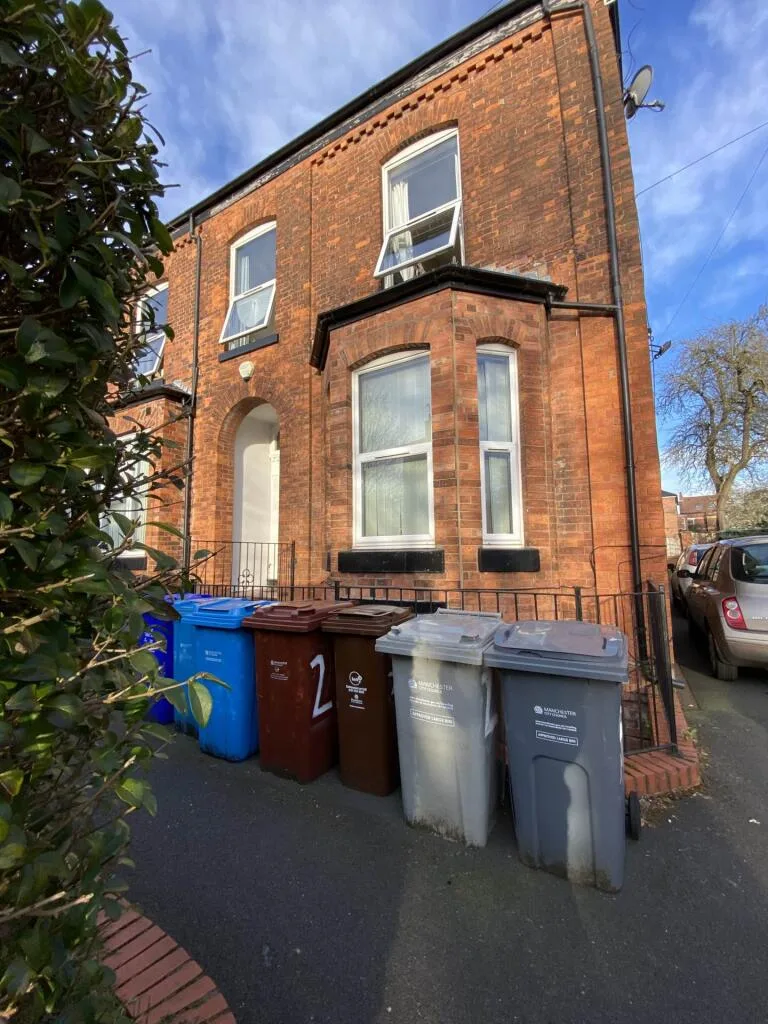 9 bedroom semi-detached house for rent