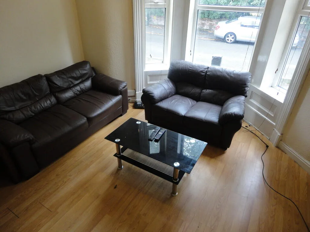 8 bedroom semi-detached house for rent