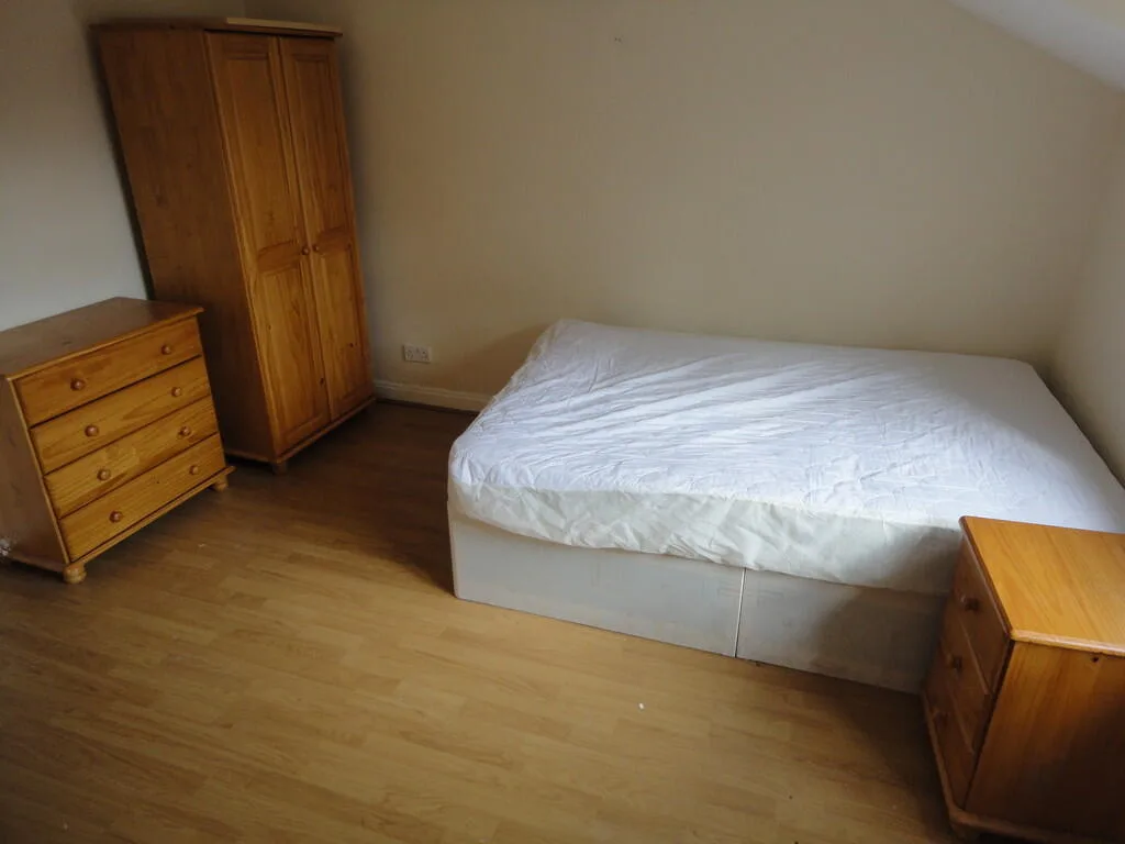 8 bedroom semi-detached house for rent