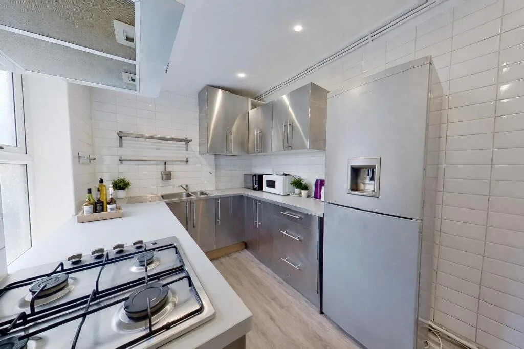 5 bedroom terraced house for rent