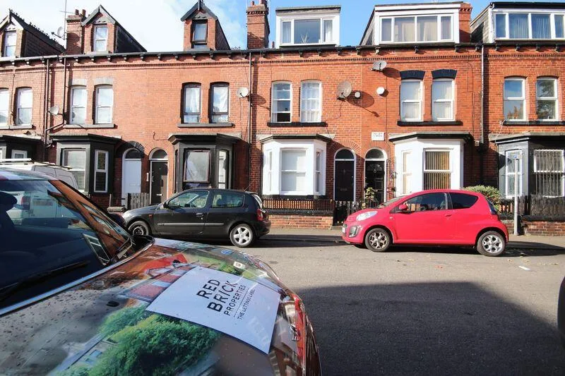 5 bedroom terraced house for rent