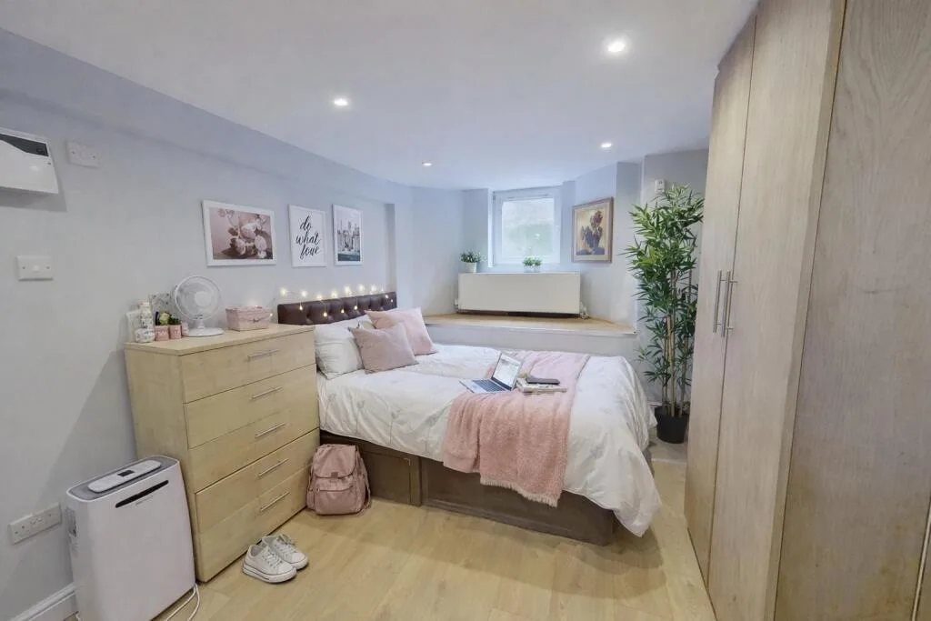 5 bedroom terraced house for rent