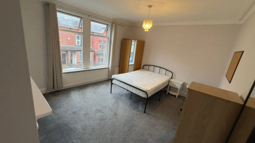 6 bedroom terraced house for rent