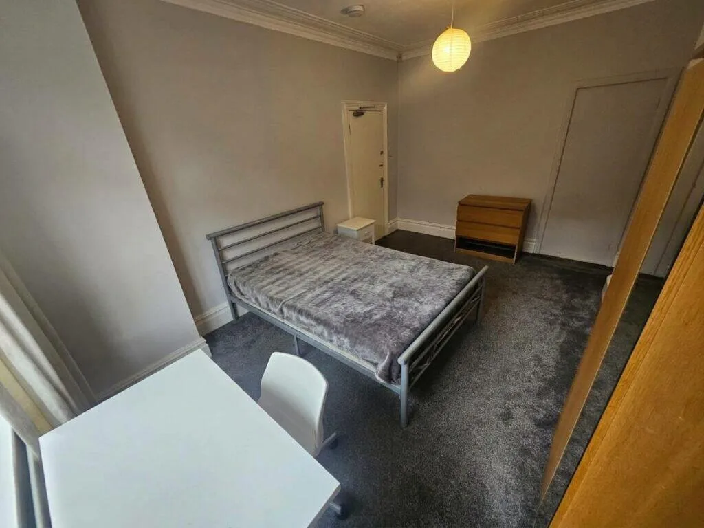 6 bedroom terraced house for rent