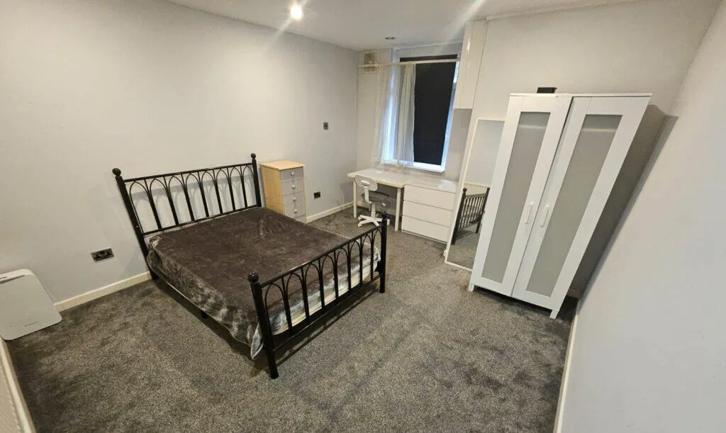 6 bedroom terraced house for rent