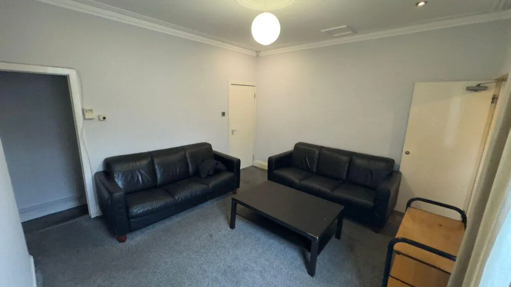 6 bedroom terraced house for rent